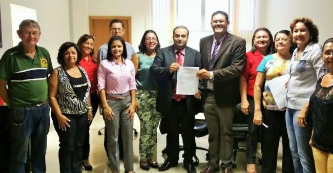 (0)=Dep. Wagner Ramos com diplomados do Mercosul (Foto-Fernando Leal)