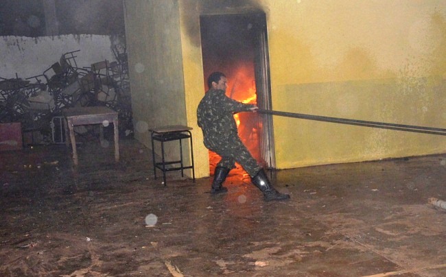 Incêndio na sala da Escola João Monteiro (4)