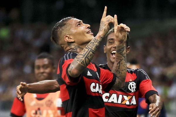 BELO HORIZONTE,MG,27.01.2016:PRIMEIRA-LIGA-ATLÉTICO-MG-FLAMENGO - jogador Guerrero do Flamengo comemora gol durante a partida entre Atlético MG e Flamengo RJ válida pela Primeira Liga (Copa Sul-Minas-Rio) 2016 no Estádio Mineirão em Belo Horizonte (MG), nesta quarta-feira (27). (Foto: Daniel Teobaldo/Futura Press/Folhapress)