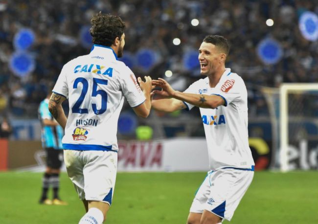 Hudson e Thiago Neves fizeram os gols mais importantes do Cruzeiro na noite