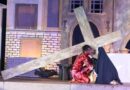 Espetáculo teatral da Paixão de Cristo emociona moradores de Barra do Bugres